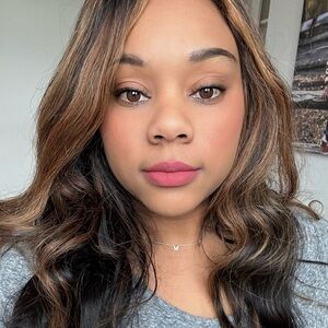 Meet your Posher, Courtney